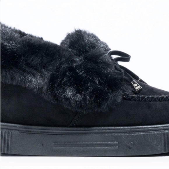Black Fuzzy Furry Slip-on Moccasin Slippers - Picture 5 of 12